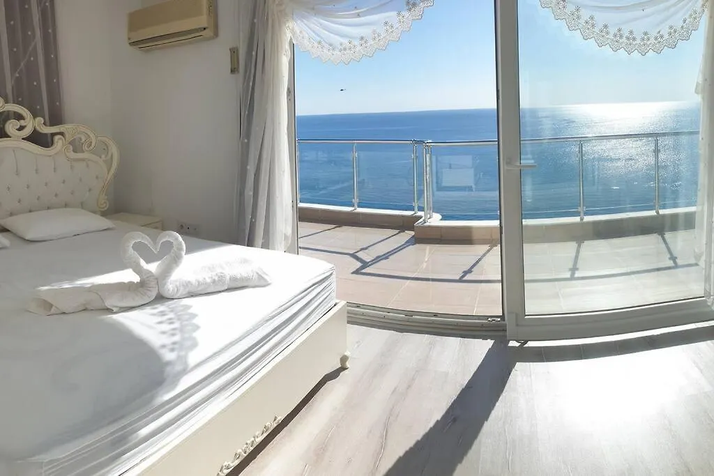 Antalya Konyaalti Plajinda Dublex Gemi Ev Apartment