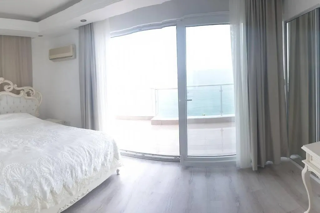 Antalya Konyaalti Plajinda Dublex Gemi Ev Apartment Turkey