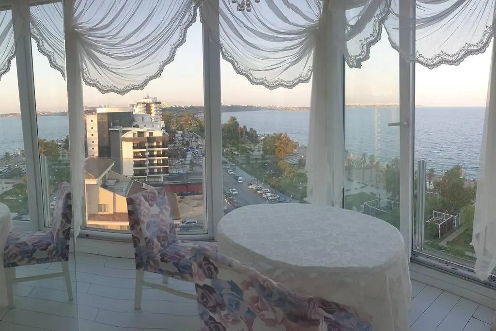 Antalya Konyaalti Plajinda Dublex Gemi Ev Apartment